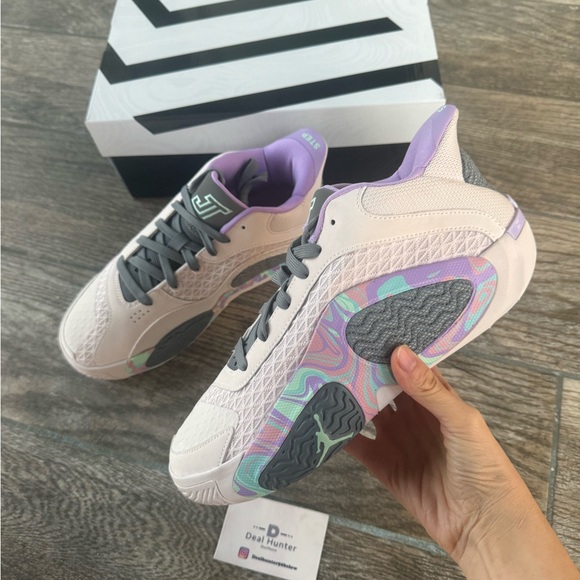 Brand New Jordan Tatum 2 Easter Big Kids Sneakers - Picture 5 of 16